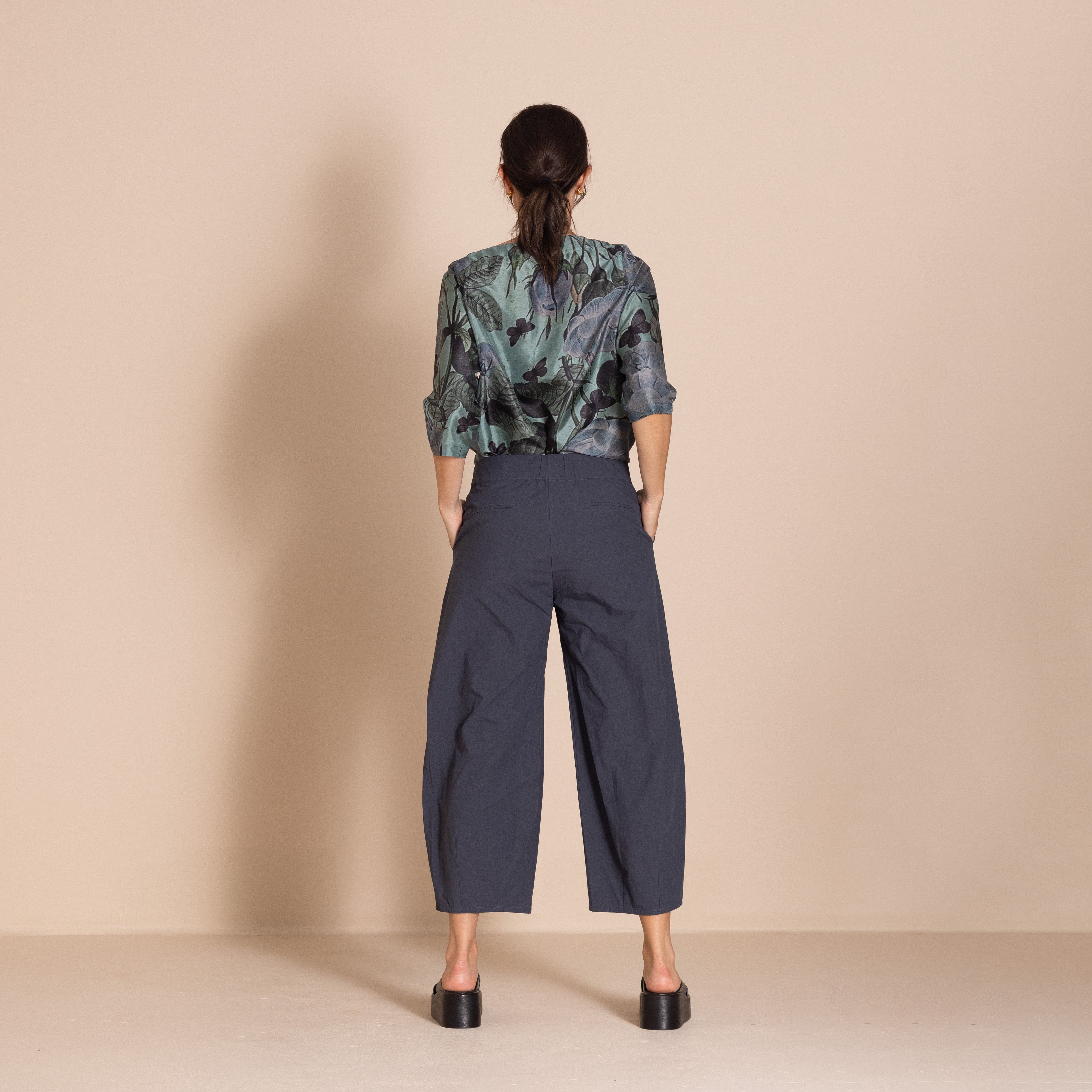 Pima Barrel Pant in Navy