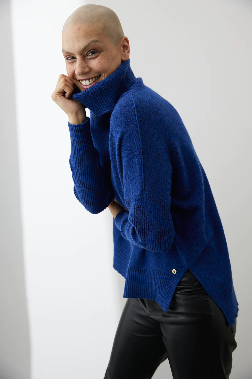 Gigi Step Rollneck Sweater -L