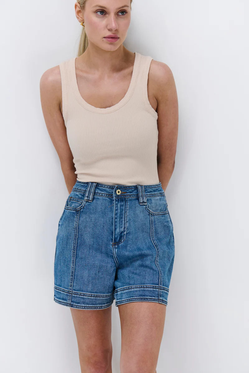 Sydney Short | Dakota Wash