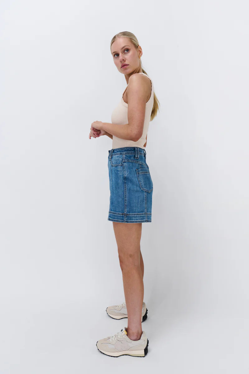 Sydney Short | Dakota Wash